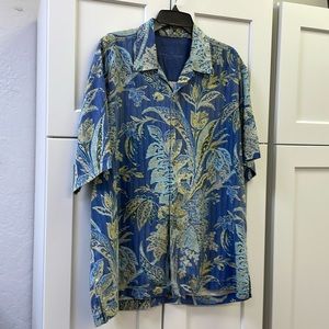 TOMMY BAHAMA ALOHA SHIRT 100% SILK SIZE L COLOR MEDIUM BLUE WITH FLORAL PRINT